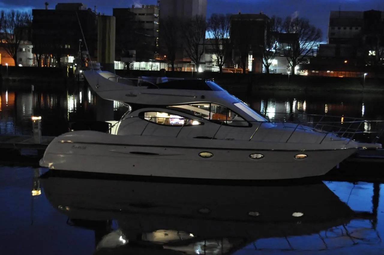 Luxus Yacht Lady Jane City Uberseestadt Hotel Bremen