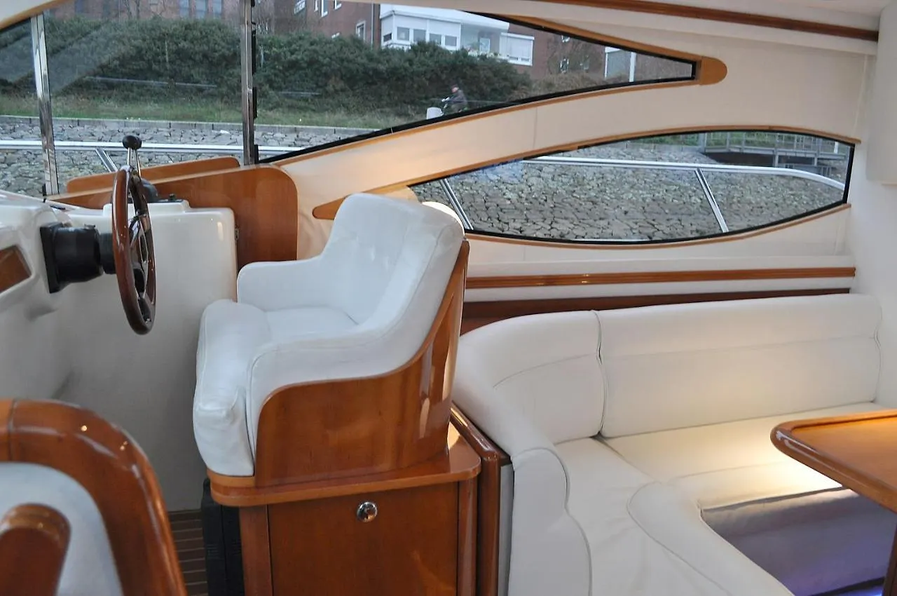 Luxus Yacht Lady Jane City Uberseestadt Hotel Bremen