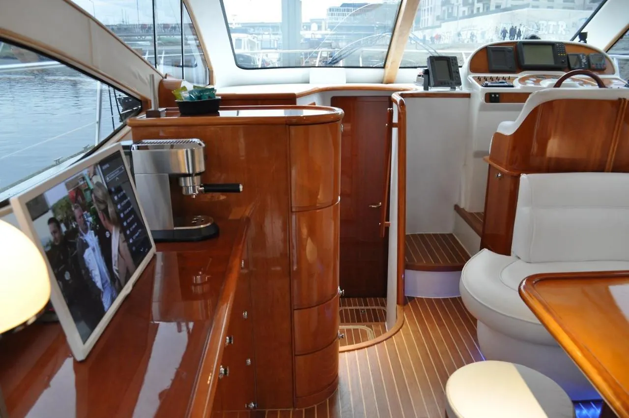 Luxus Yacht Lady Jane City Uberseestadt Hotel Bremen