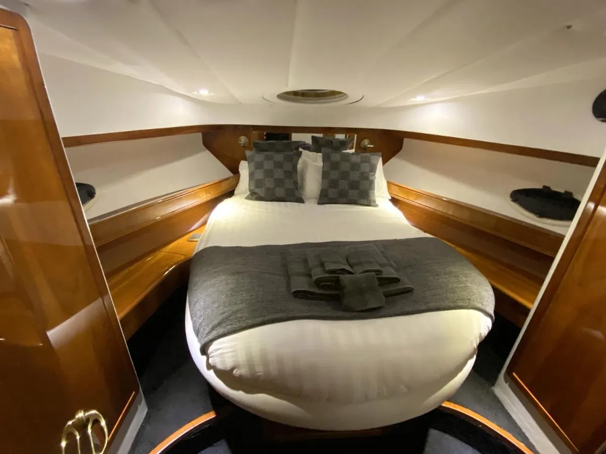 Botel Luxus Yacht Lady Jane City Uberseestadt Hotel Bremen